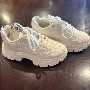 NWT ZARA girls chunky sole sneakers in off white. Super fun style. Brand new.